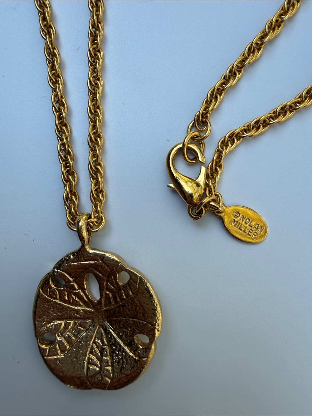 Nolan Miller Signed Gold Tone Chain 25”Necklace with Sand Dollar Pendant Women’s